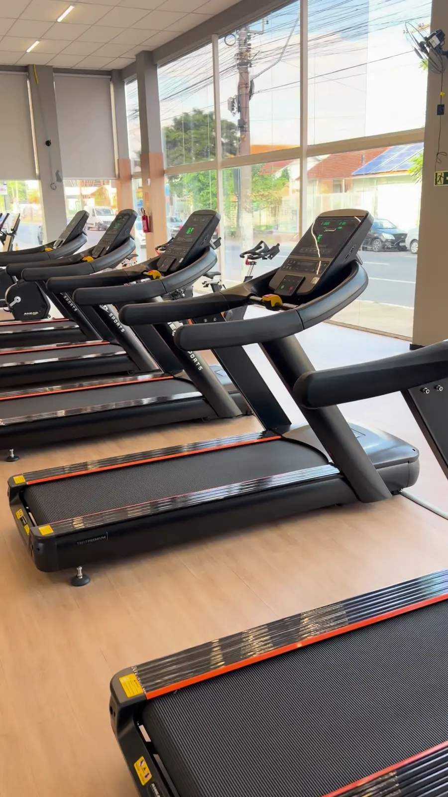 Esteiras e equipamentos cardiovasculares do acervo da TR Fit